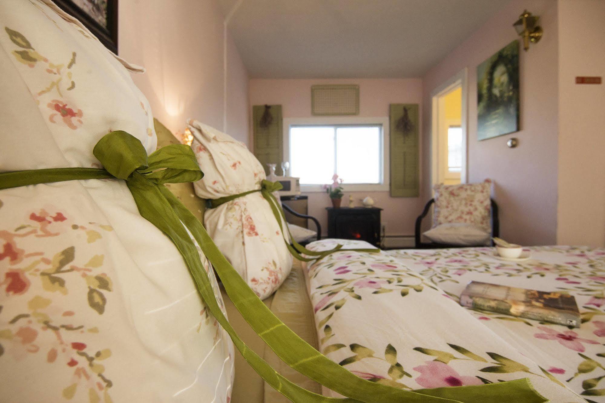 Savannah House Wine Country Inn & Cottages Himrod Exterior foto